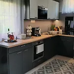 Jenny Vendeghaz Залакарош